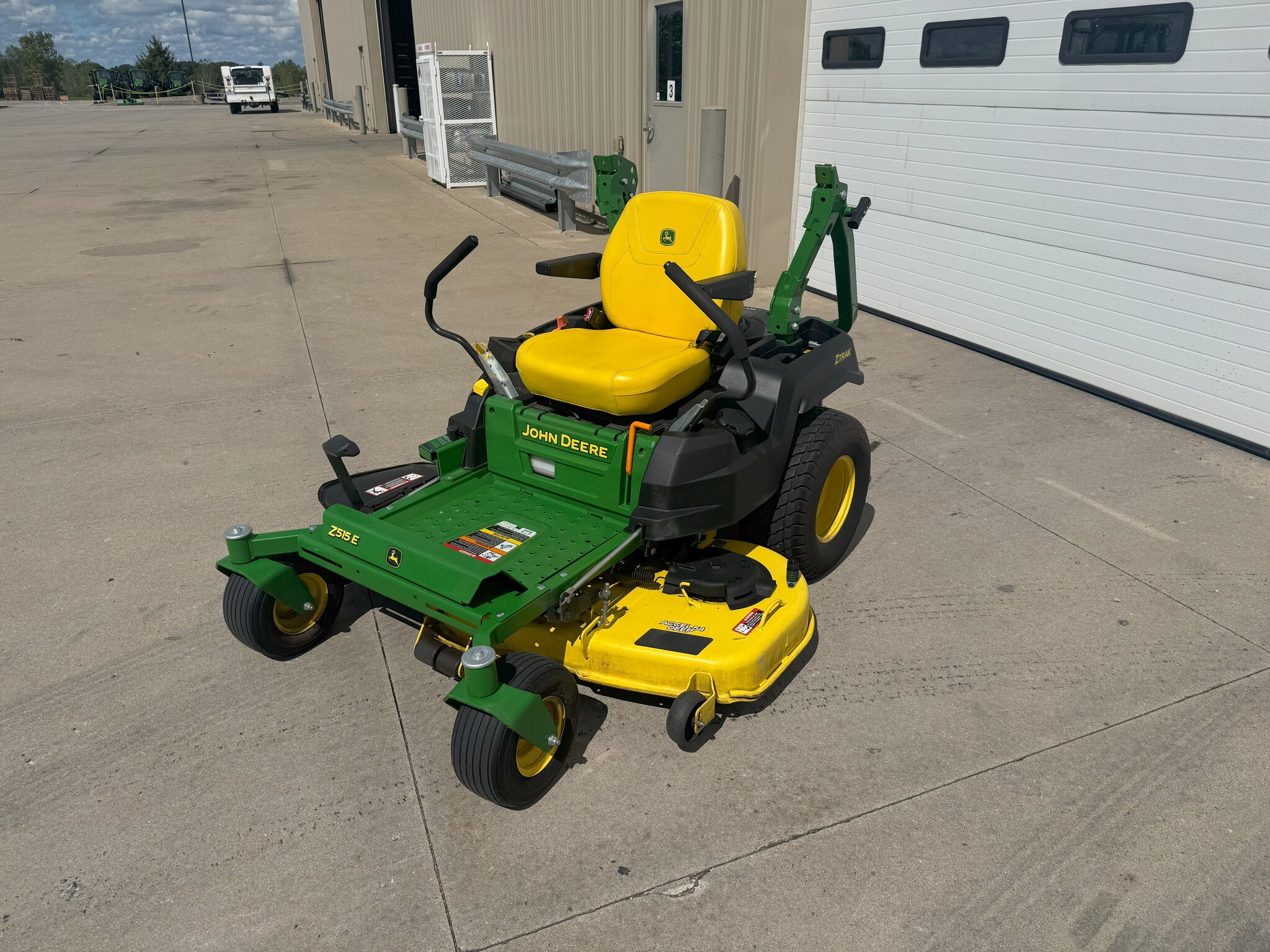 2021 John Deere Z515E Image 7