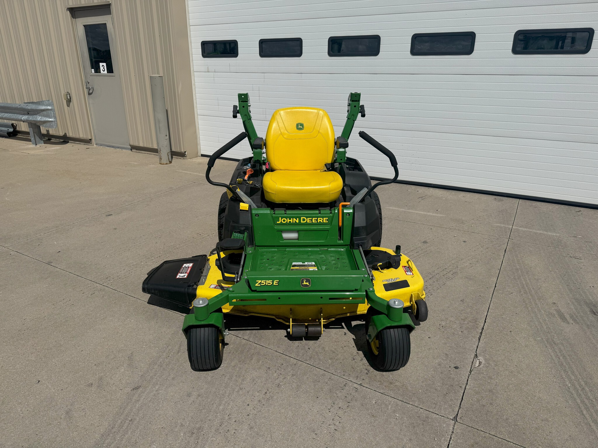 2021 John Deere Z515E Image 8
