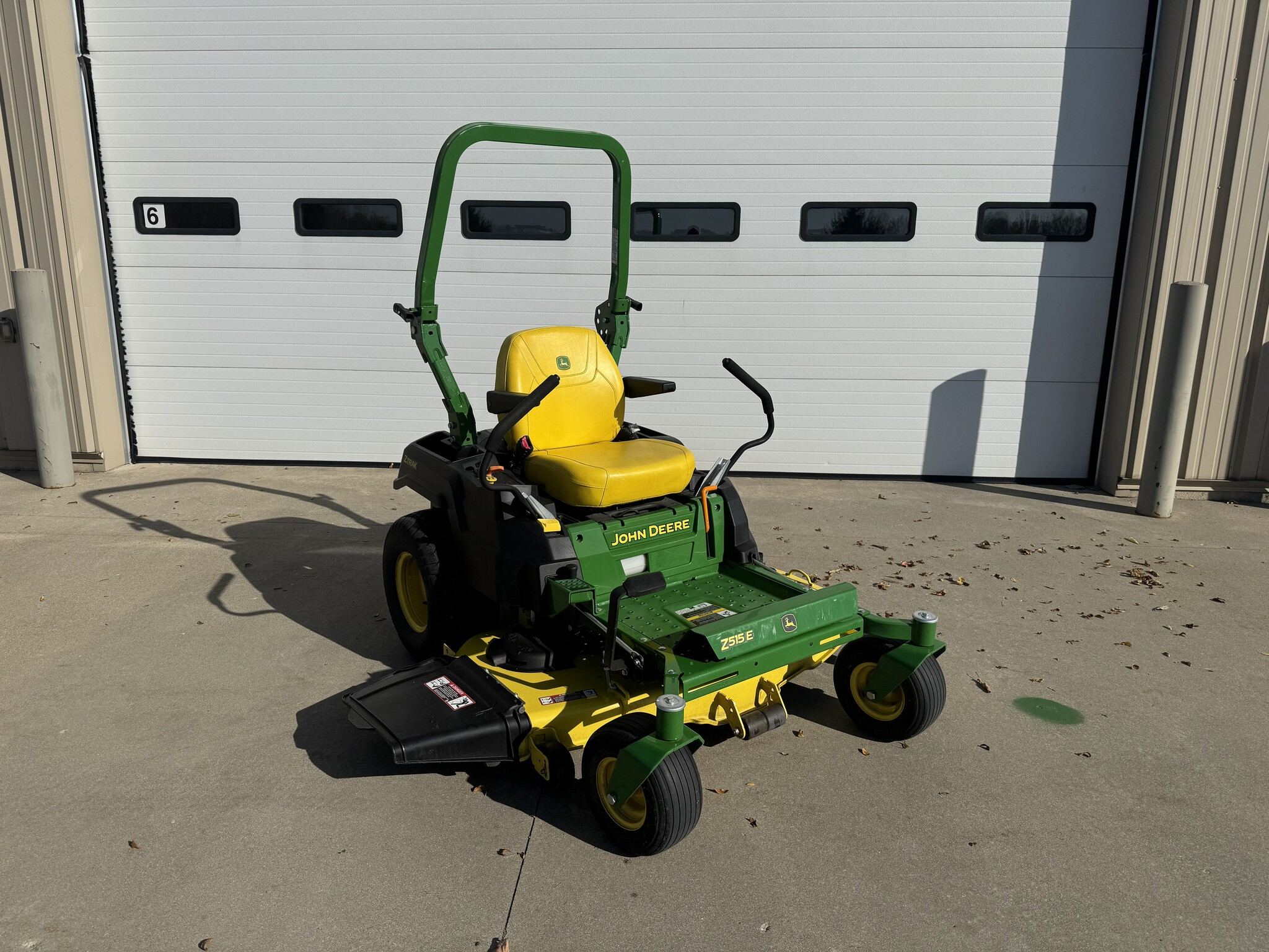 2021 John Deere Z515E Image 1