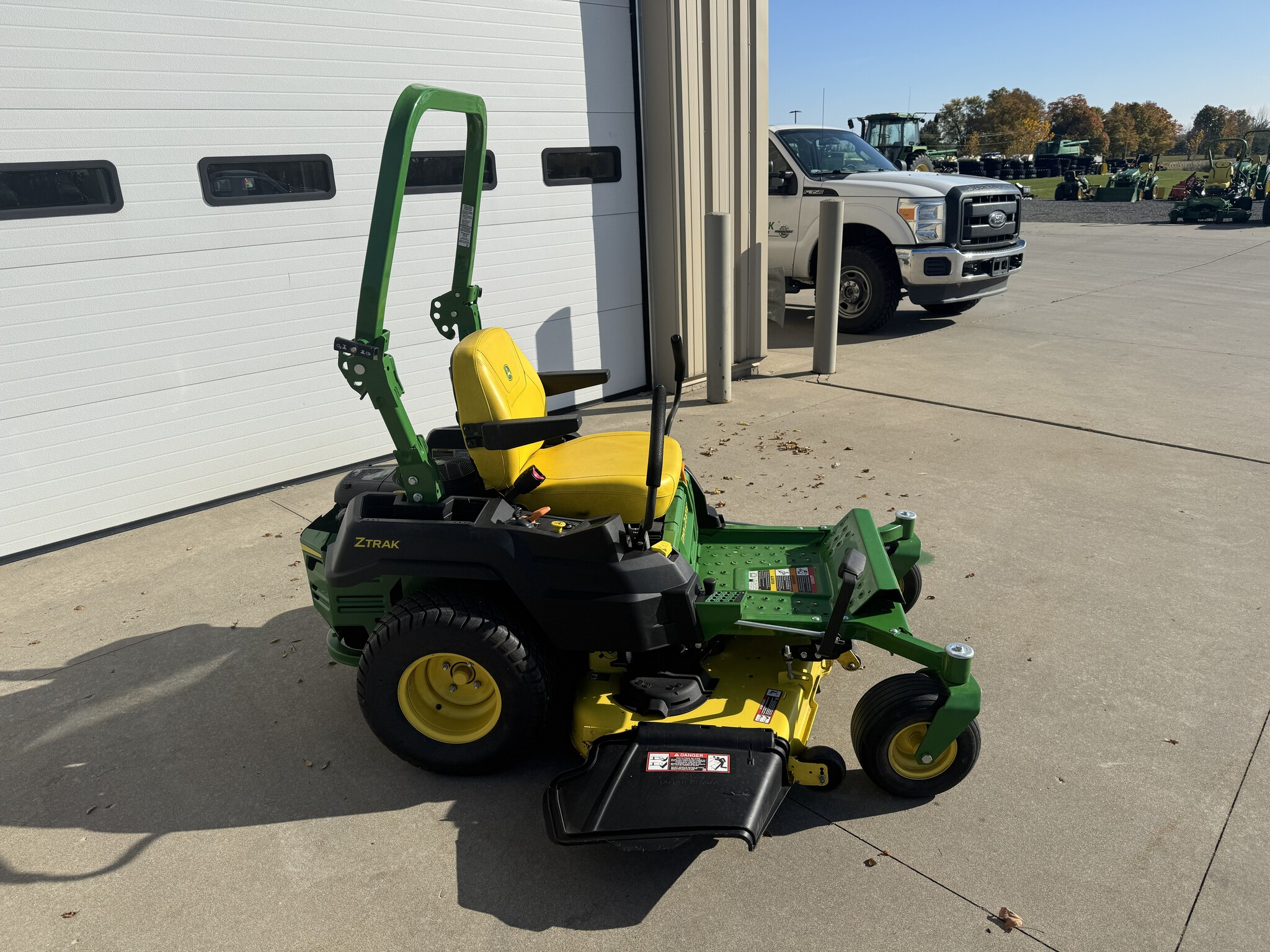 2021 John Deere Z515E Image 2