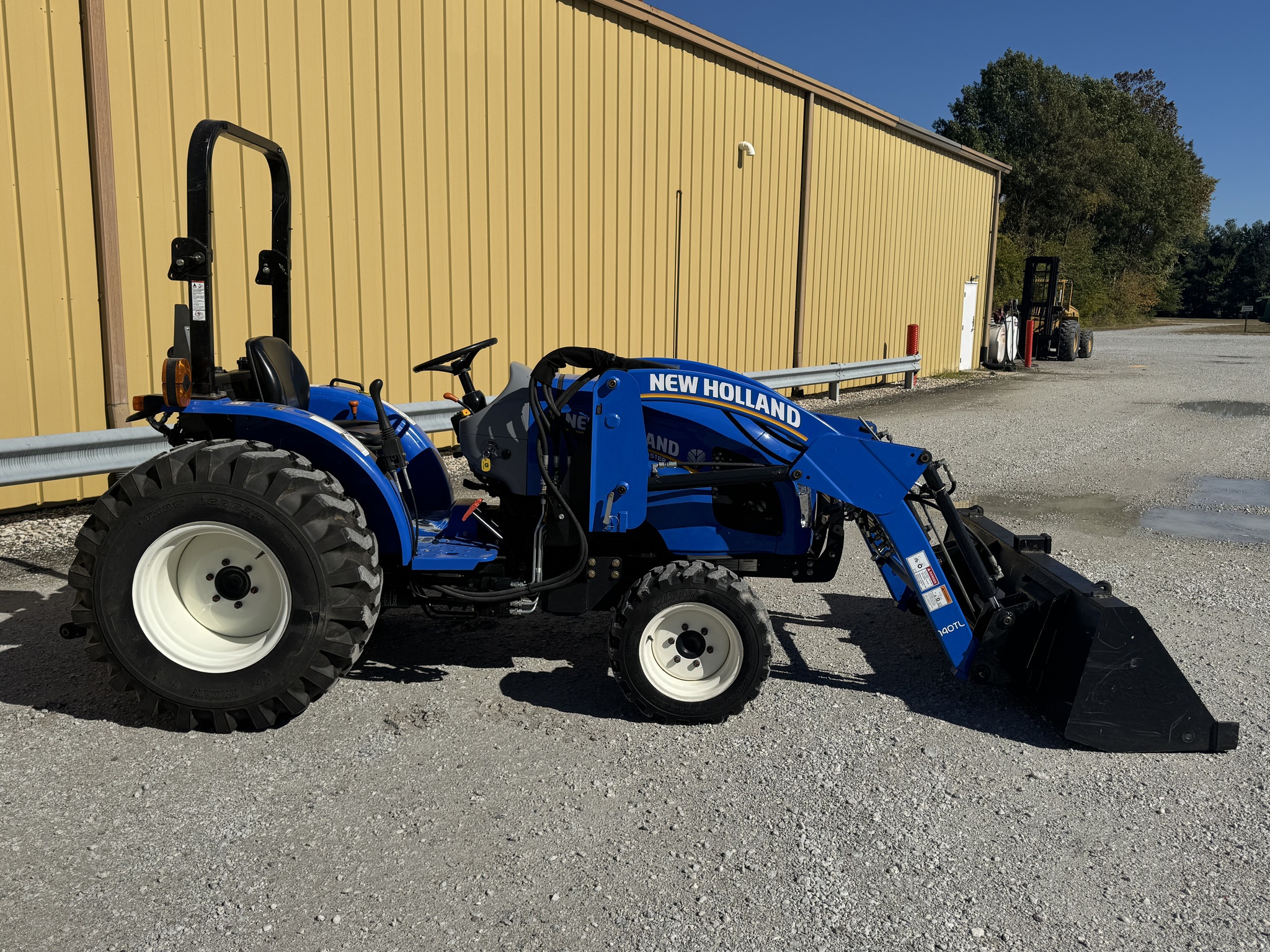 2017 New Holland Workmaster 40 Image 2
