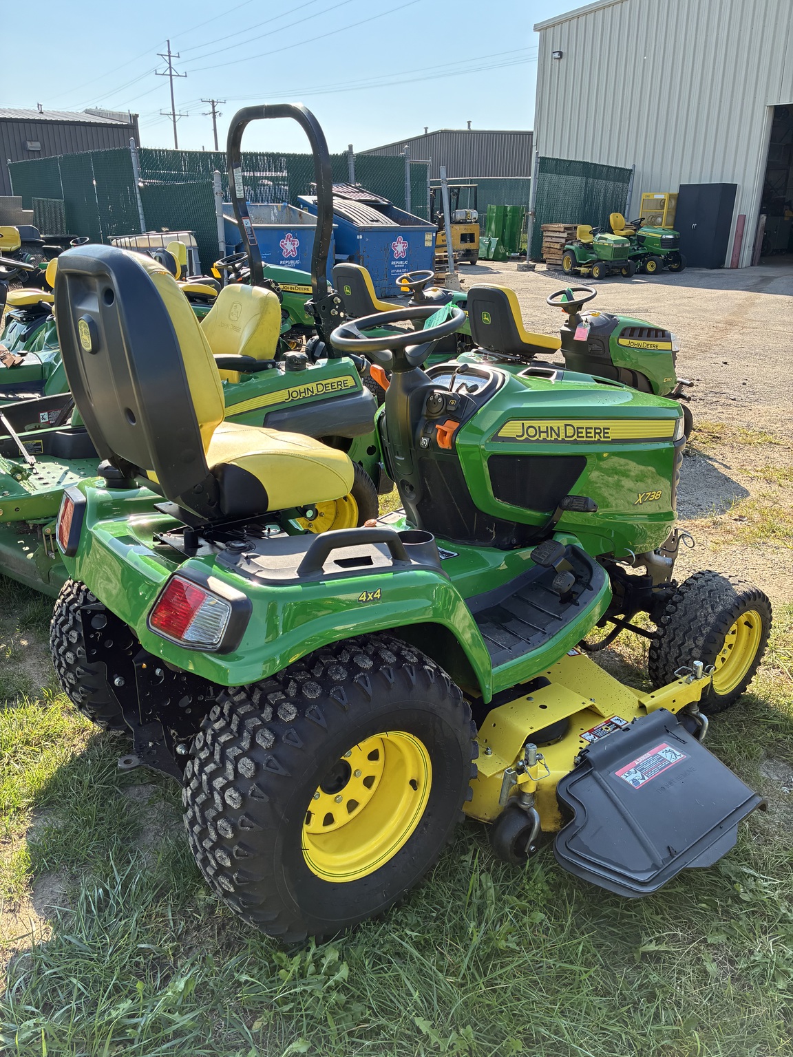 2013 John Deere X738 Image 3