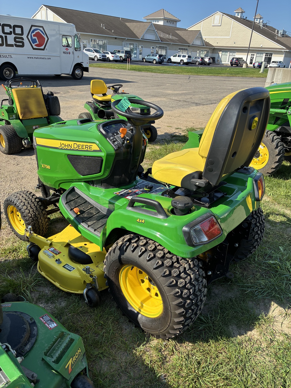 2013 John Deere X738 Image 4