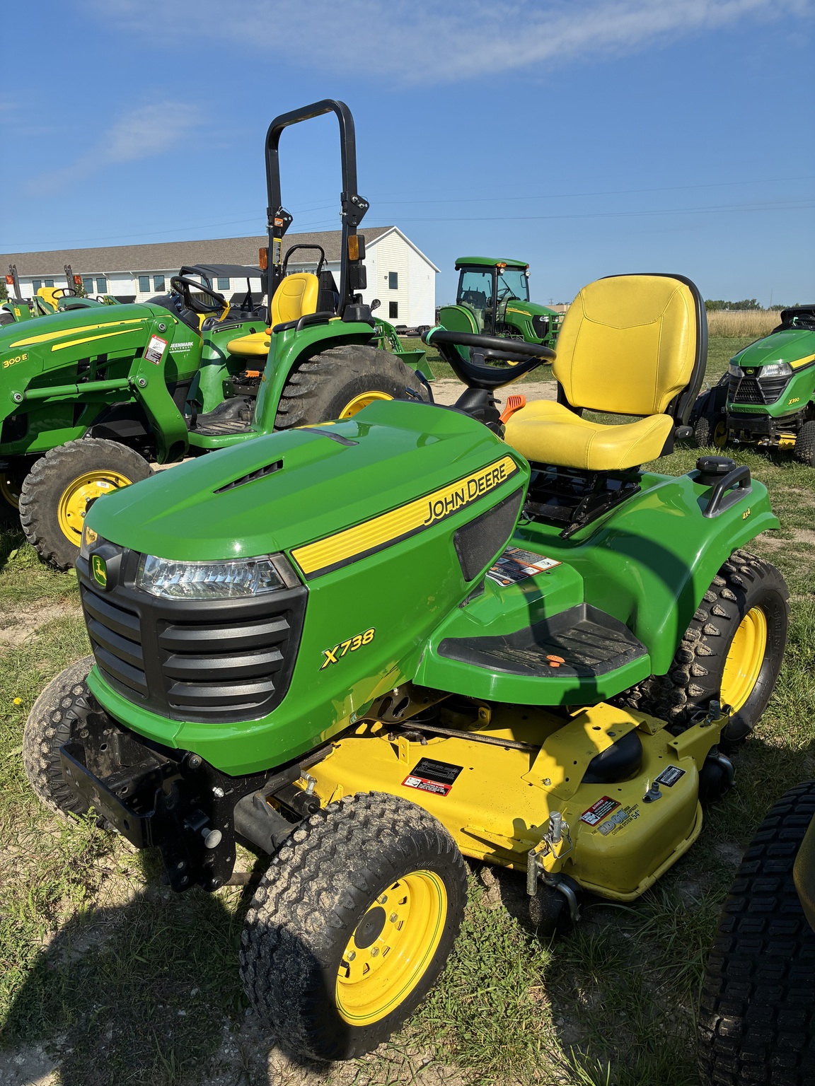 2013 John Deere X738 Image 2