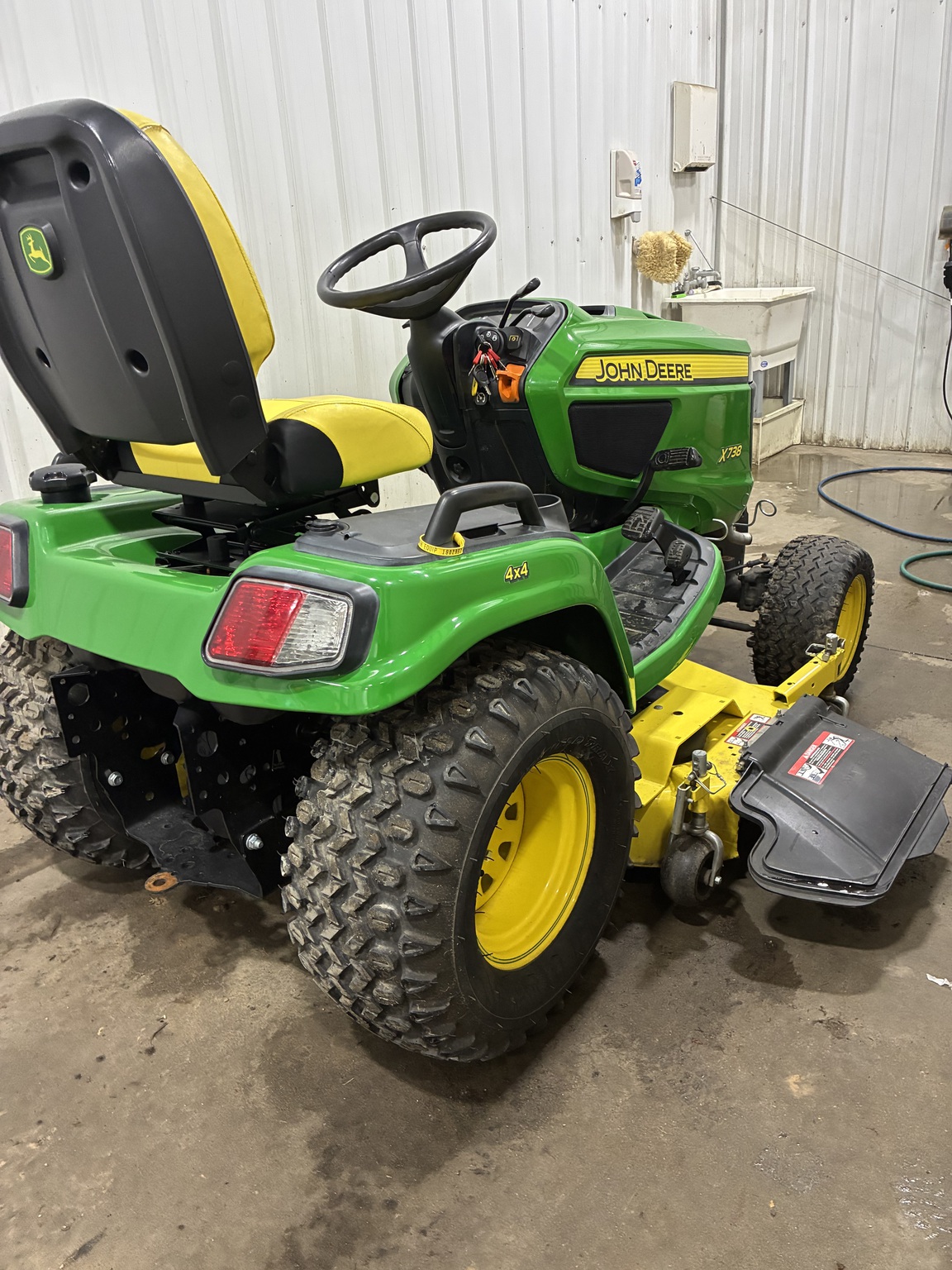 2013 John Deere X738 Image 4
