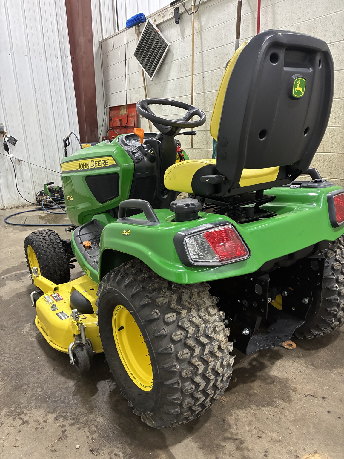 2013 John Deere X738 Image 3