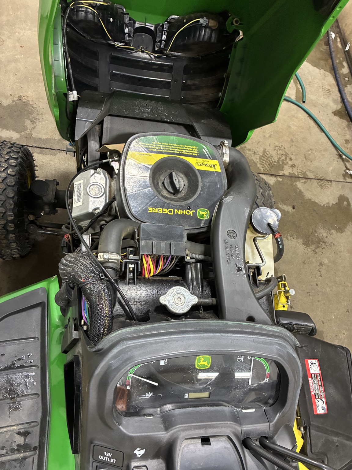 2013 John Deere X738 Image 8