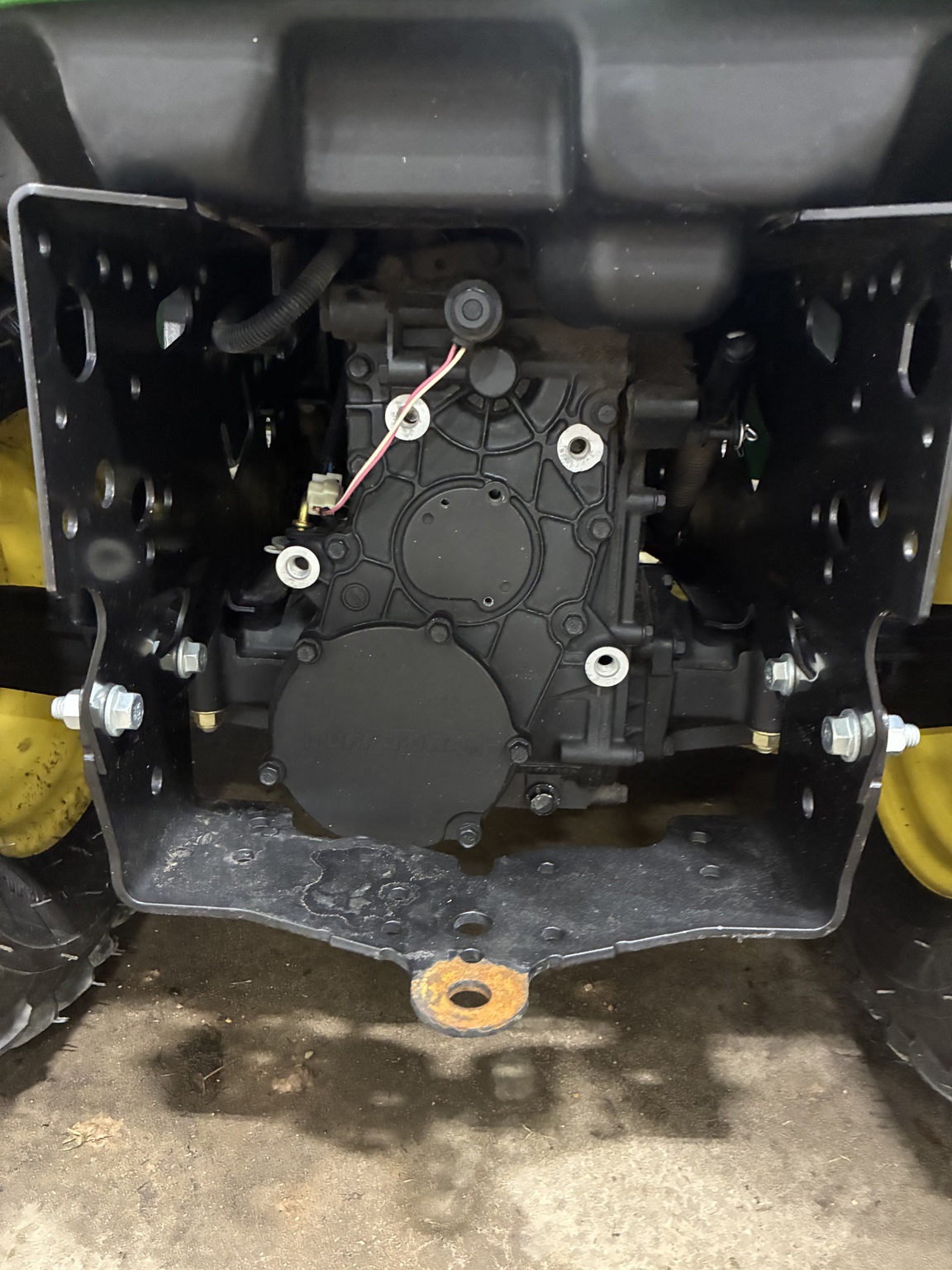 2013 John Deere X738 Image 10