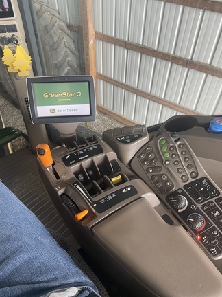 2013 John-Deere 7200R
