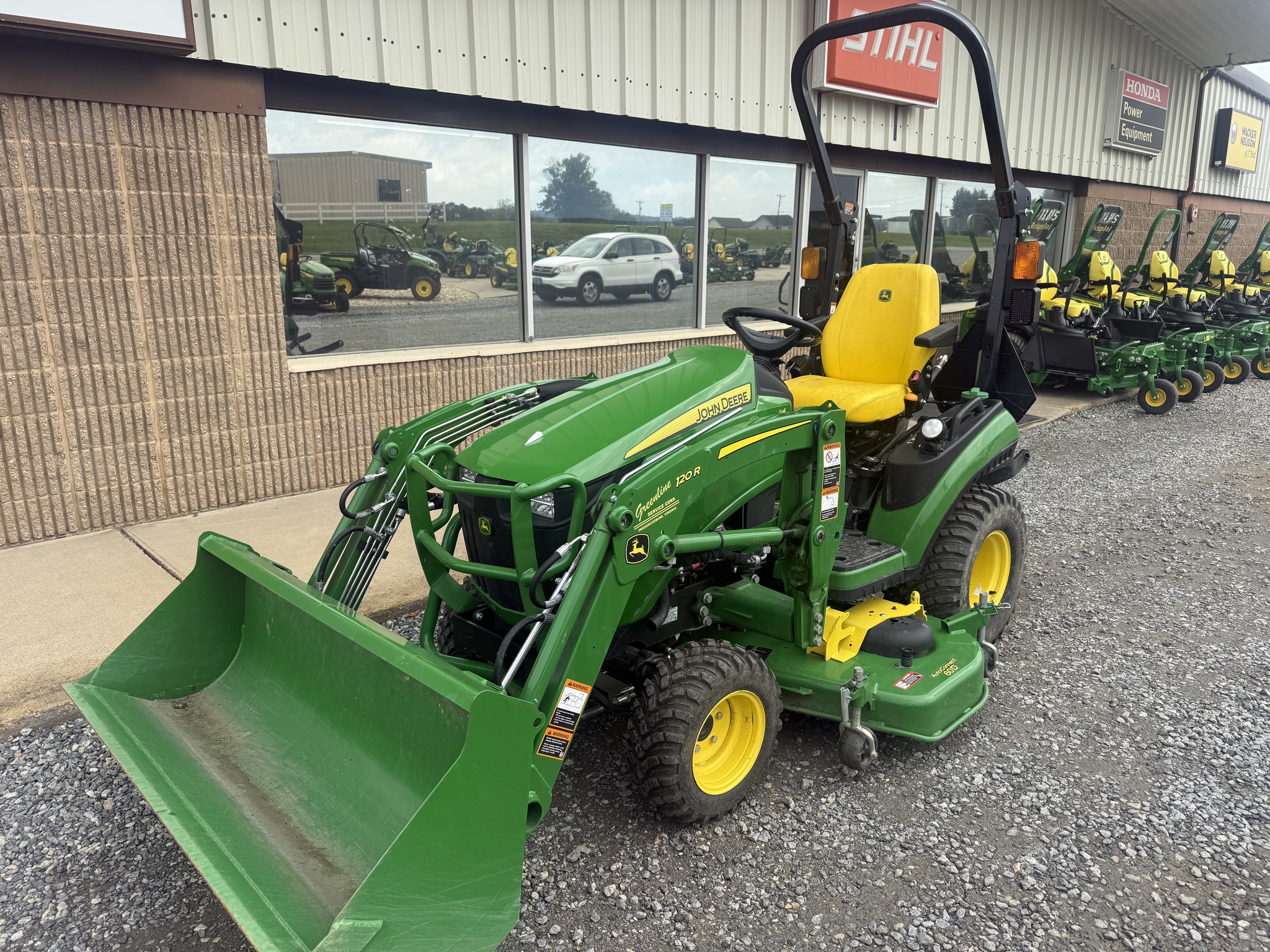 2023 John Deere 1025R Image 3