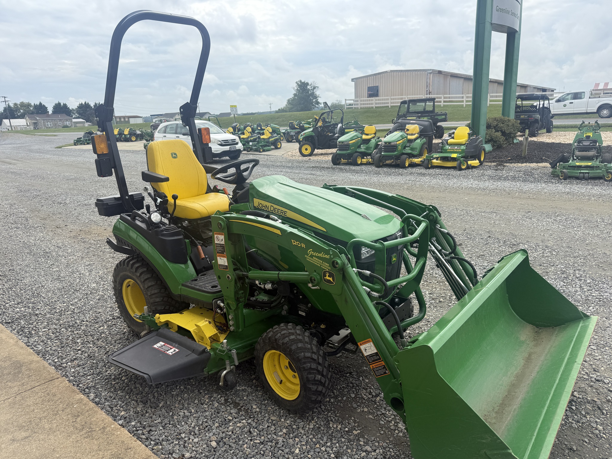 2023 John Deere 1025R Image 2