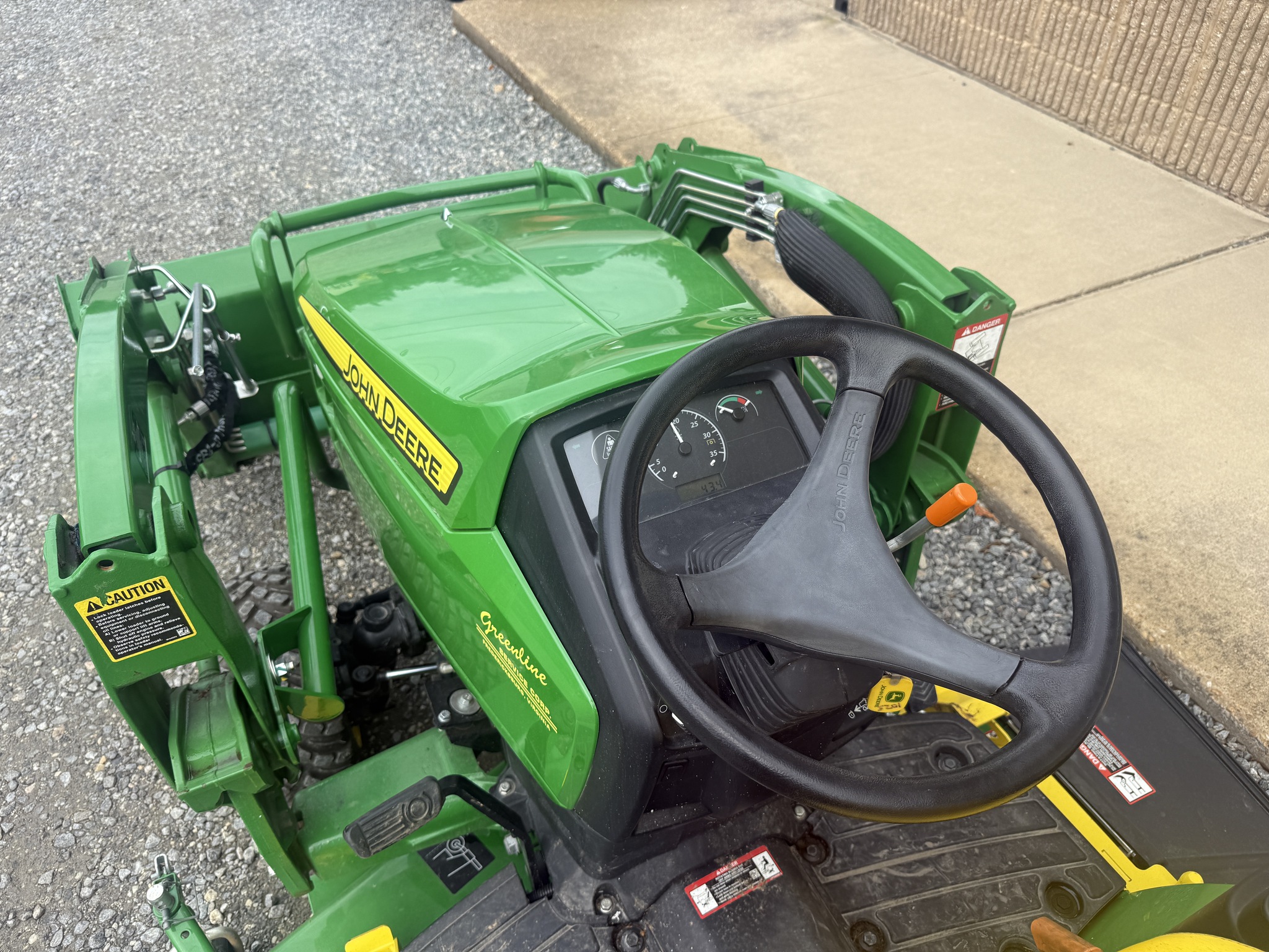 2023 John Deere 1025R Image 8