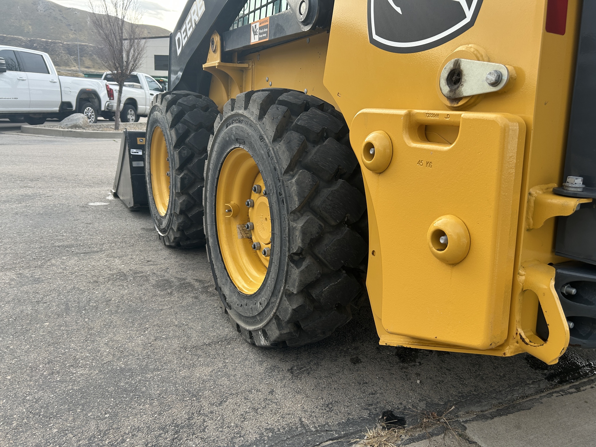 2024 John Deere 318G Image 6