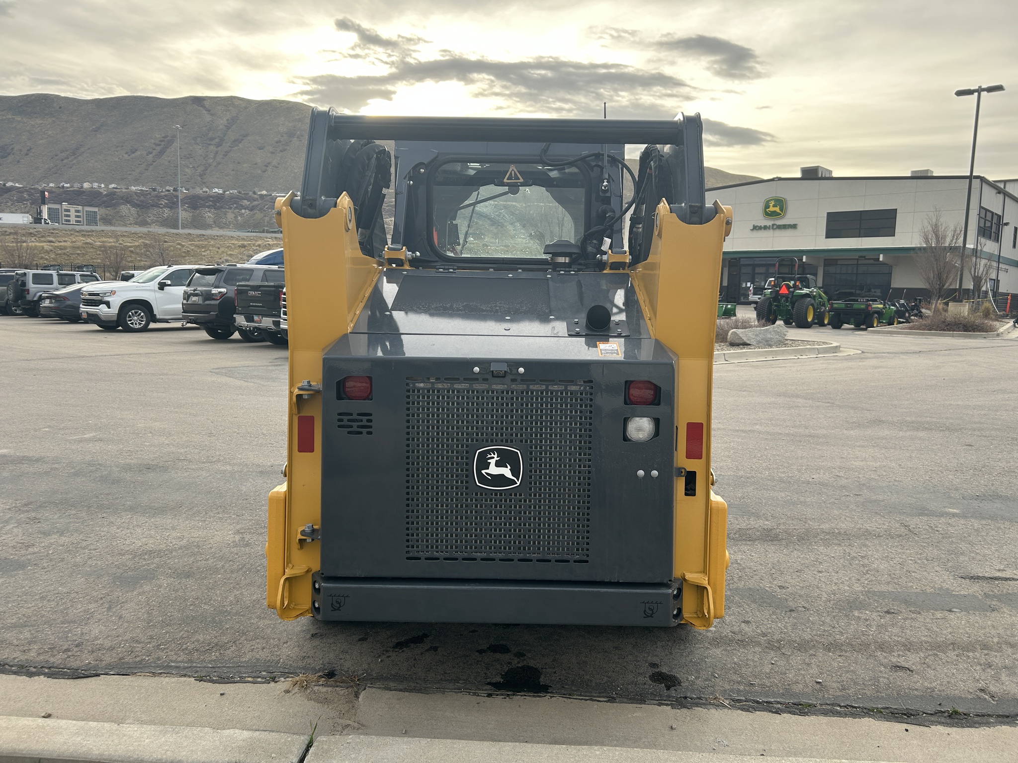 2024 John Deere 318G Image 10