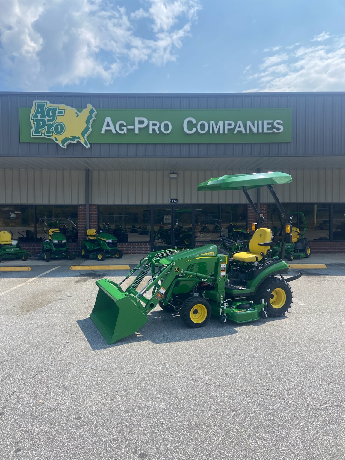 2024 John Deere 1025R Image 1