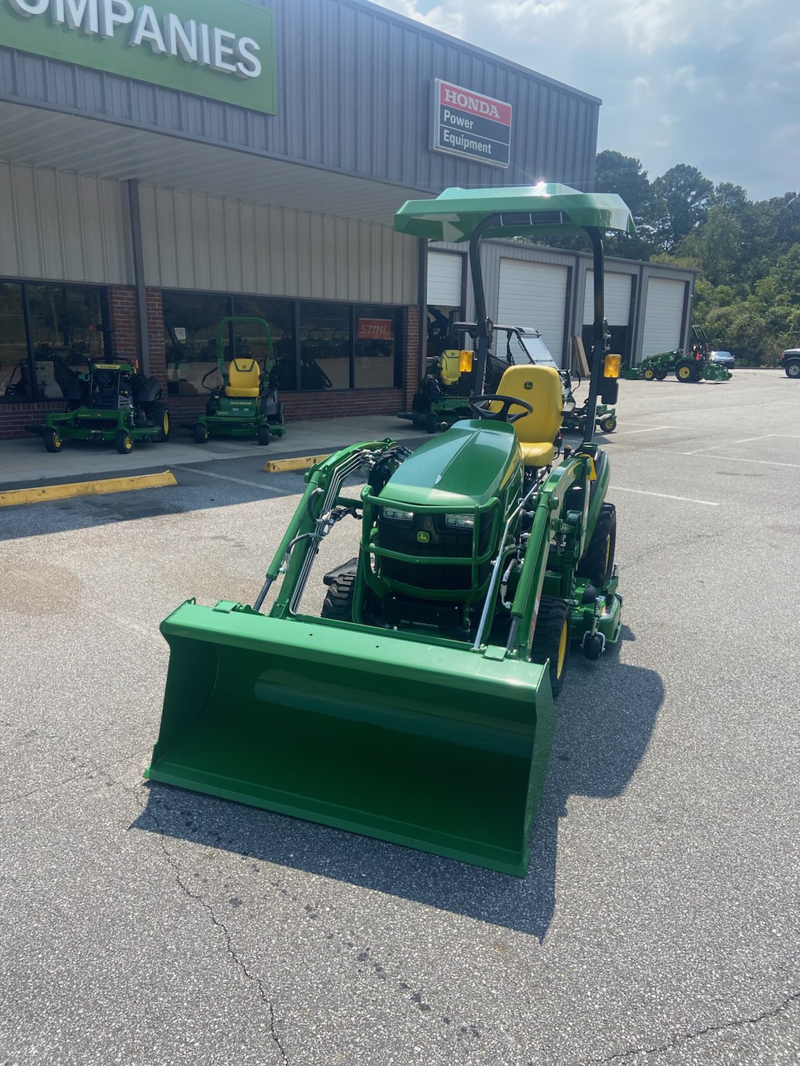 2024 John Deere 1025R Image 3