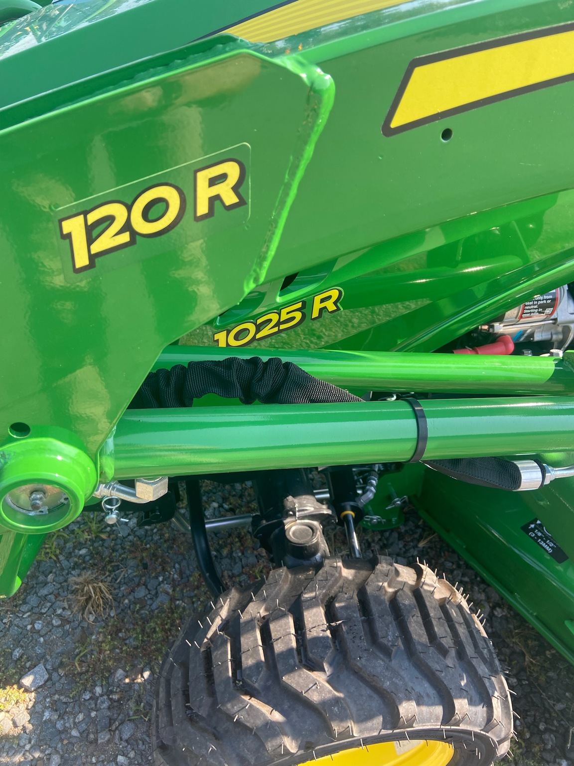 2024 John Deere 1025R Image 7