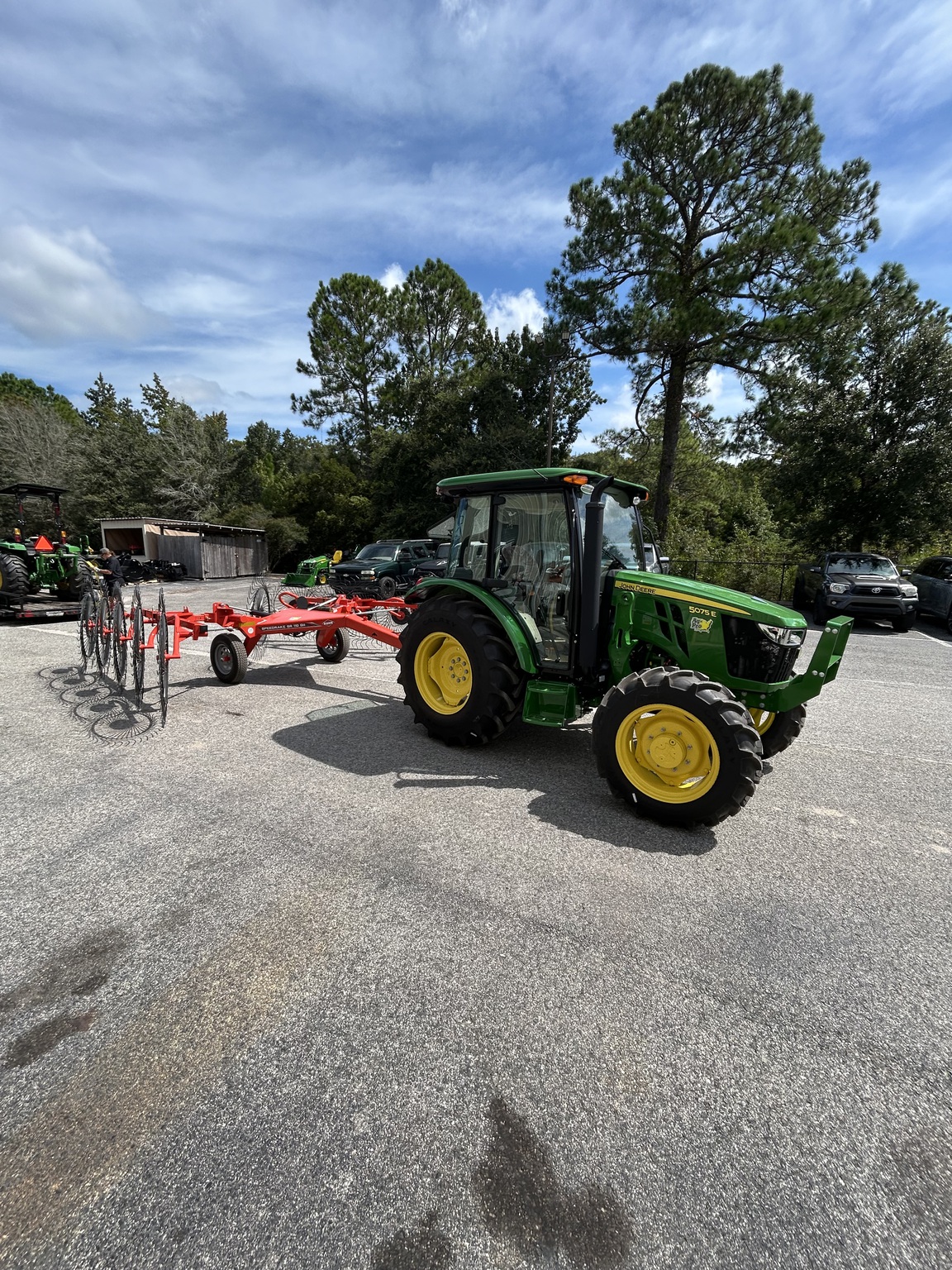 2025 John Deere 5075E Image 7