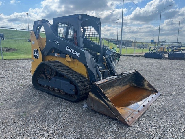 2022 John Deere 317G Image 7