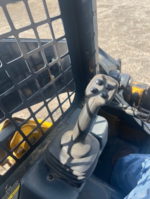 2022 John Deere 317G Image 11