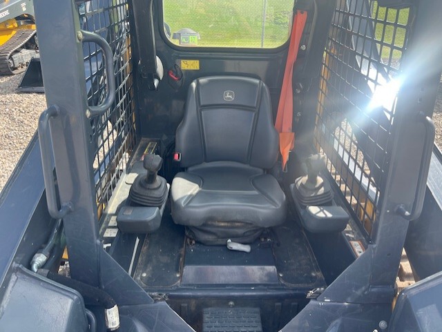 2022 John Deere 317G Image 13