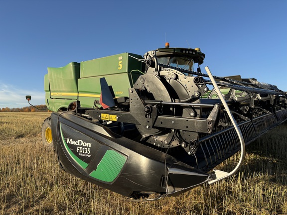 Used 2018 MacDon FD135 Combine Platforms at Horizon Ag & Turf in Mayerthorpe, AB - Photo10
