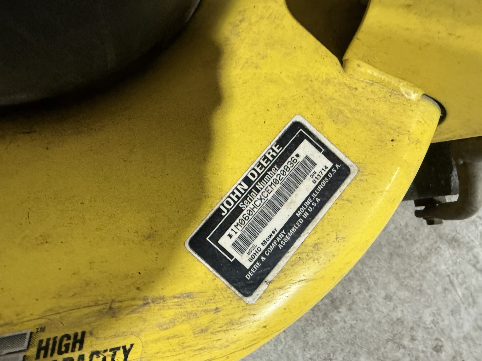 2014 John Deere X734 Image 3