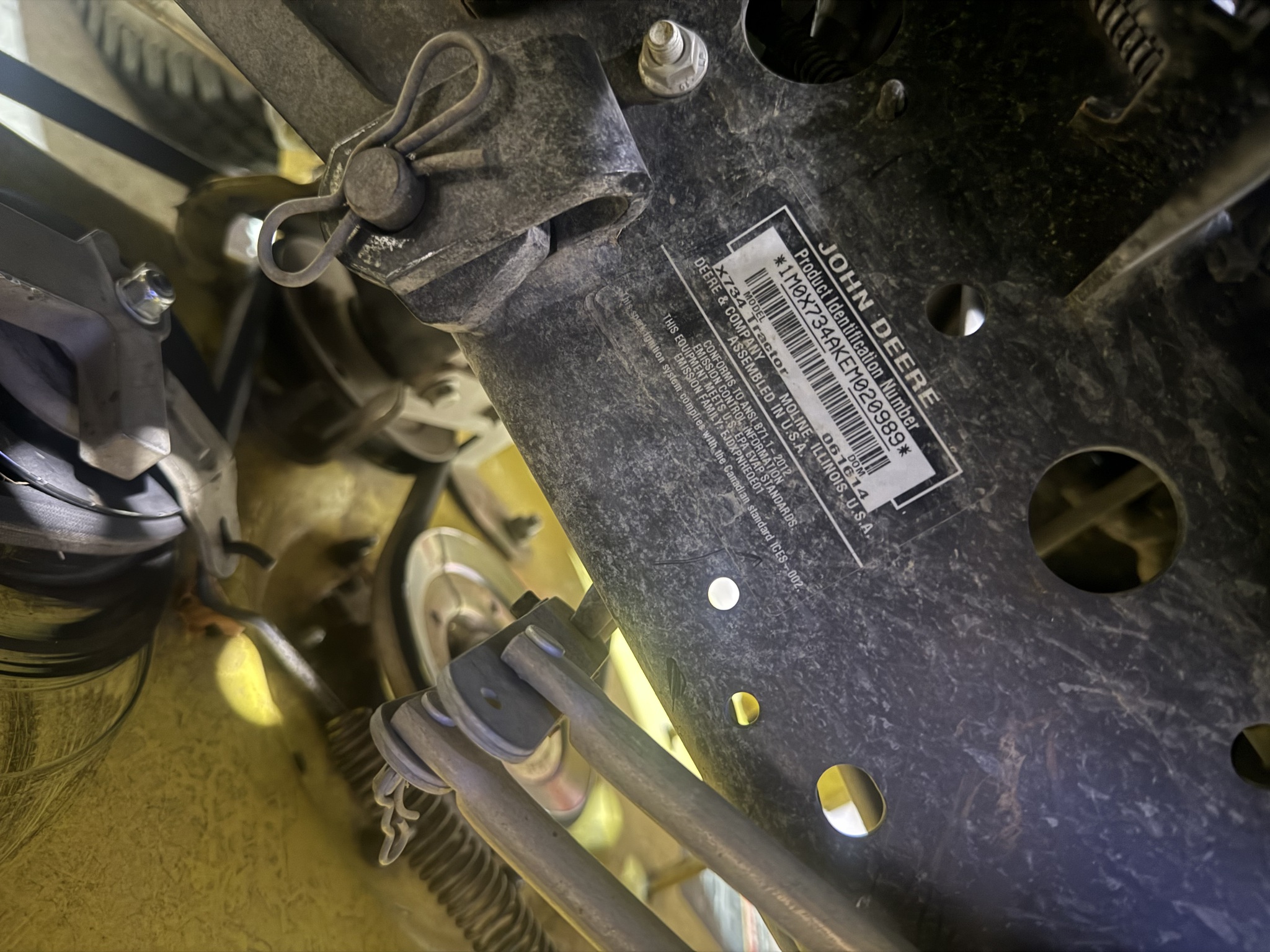 2014 John Deere X734 Image 6