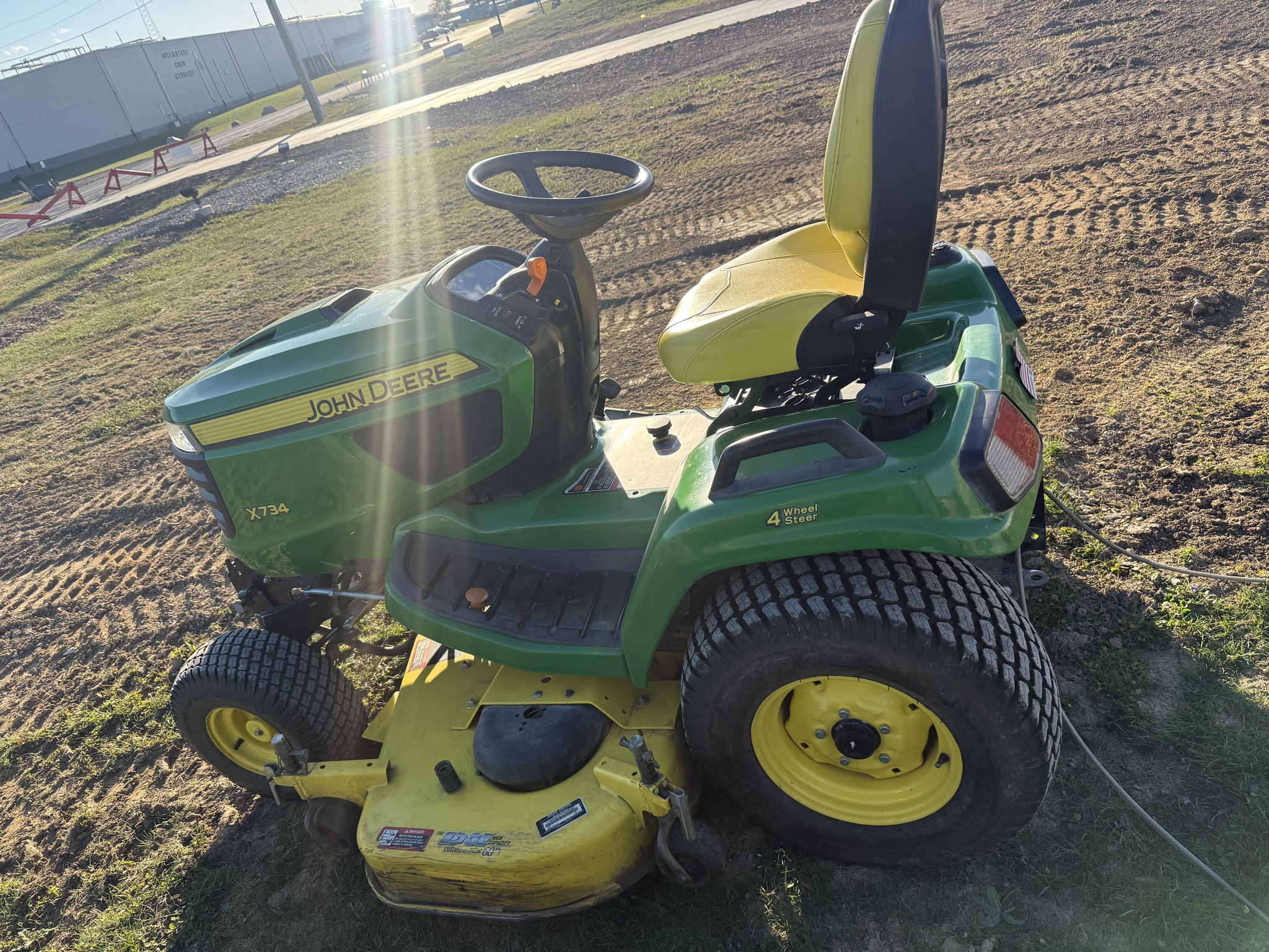 2014 John Deere X734 Image 5