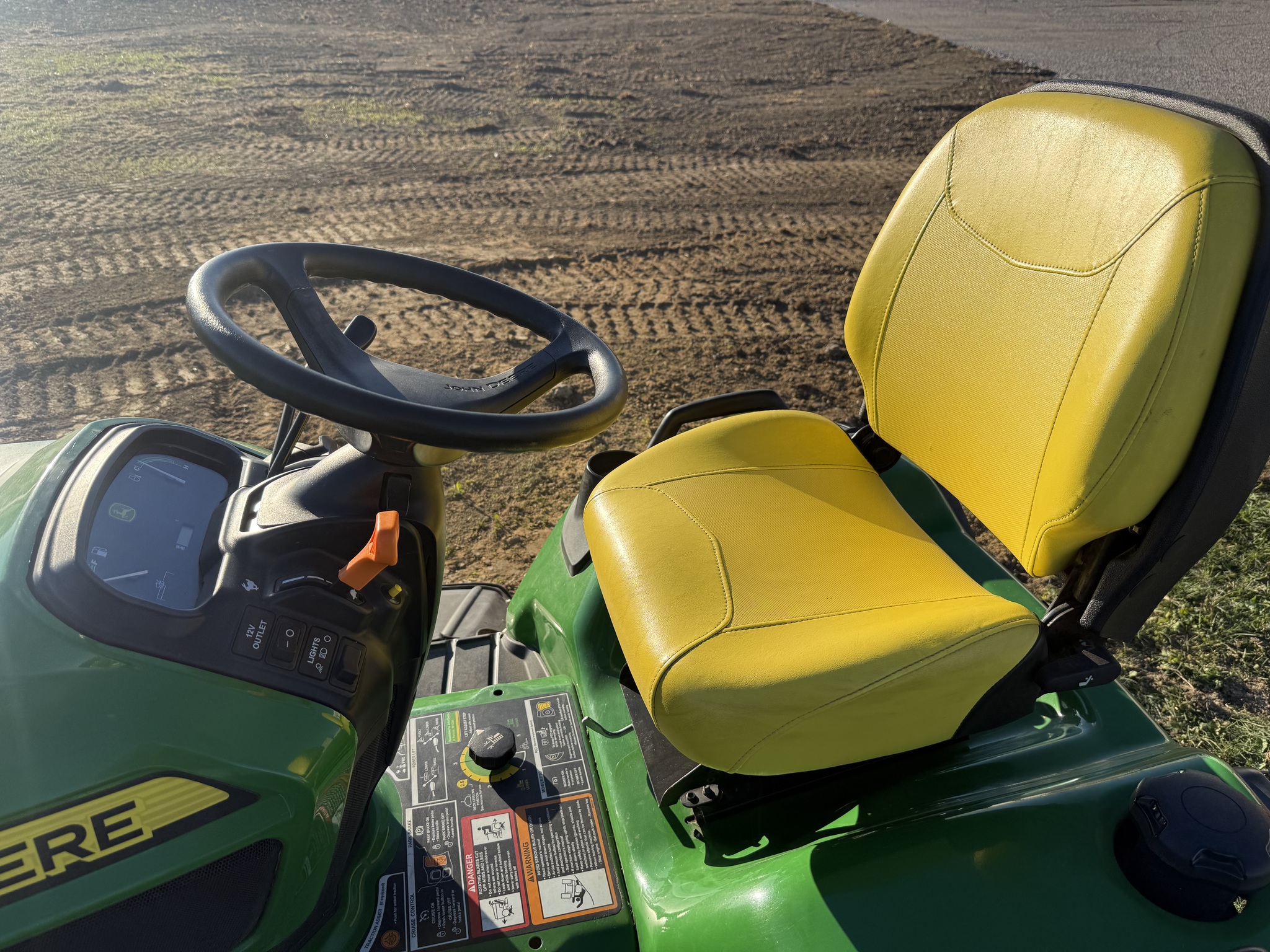 2014 John Deere X734 Image 11