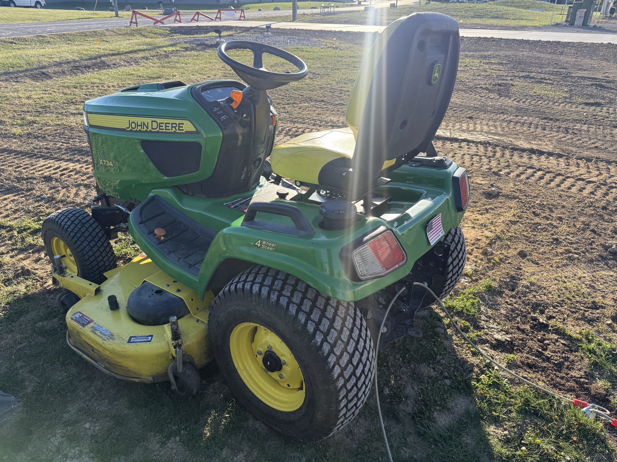 2014 John Deere X734 Image 2