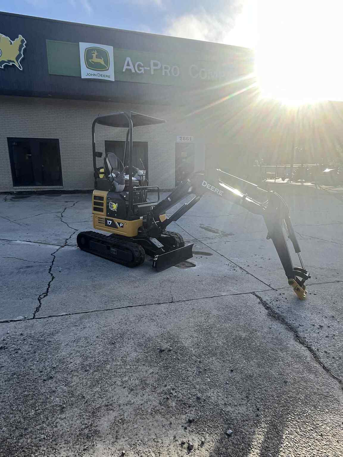 2025 John Deere 17 P Image 4