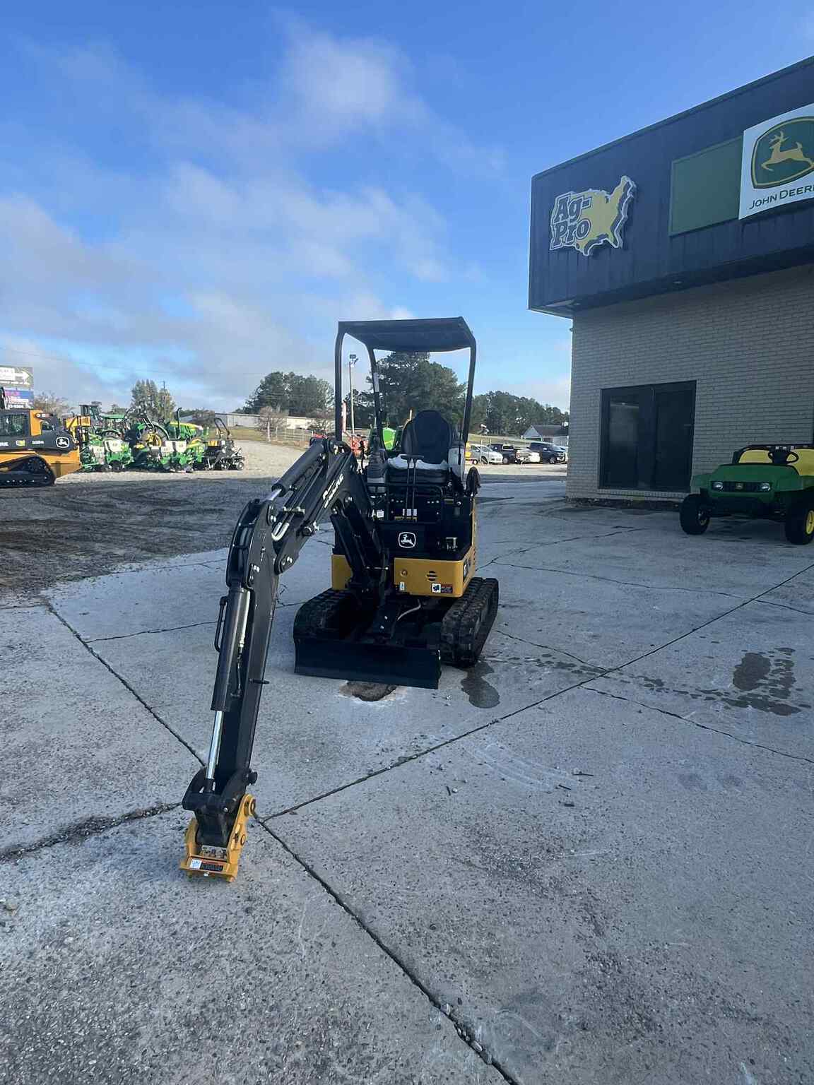 2025 John Deere 17 P Image 2