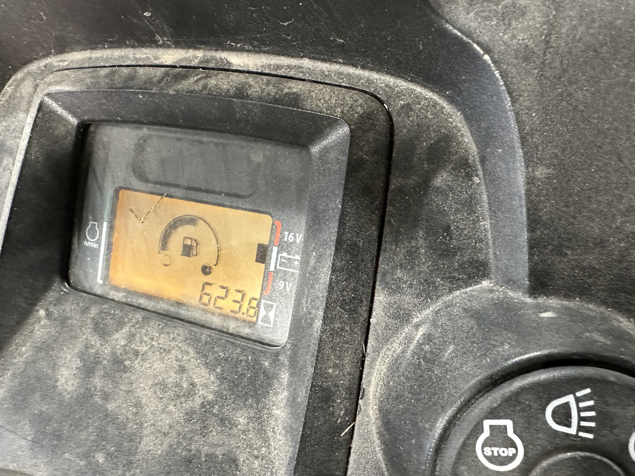 2021 John Deere X584 Image 5