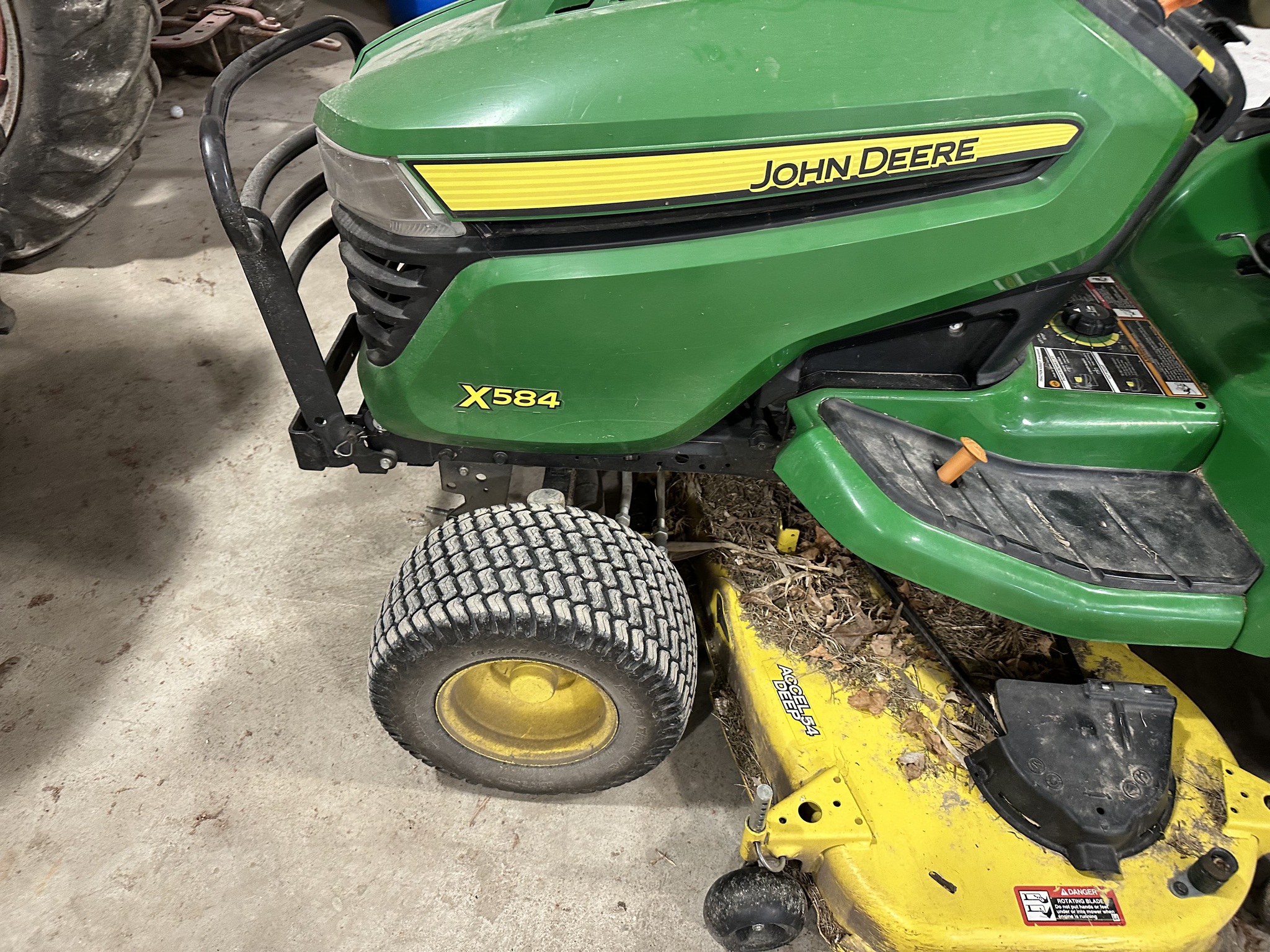 2021 John Deere X584 Image 9