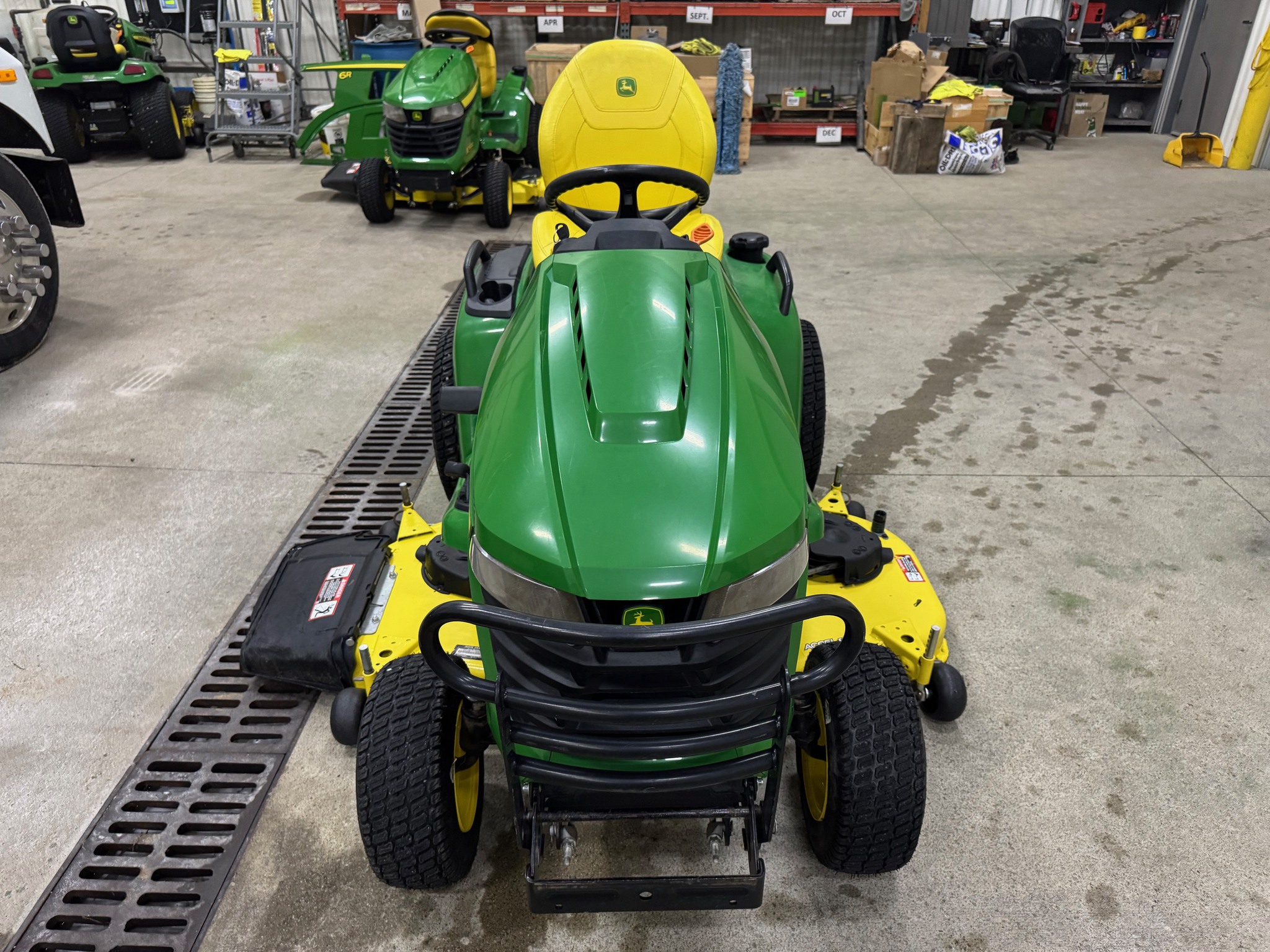 2021 John Deere X584 Image 10