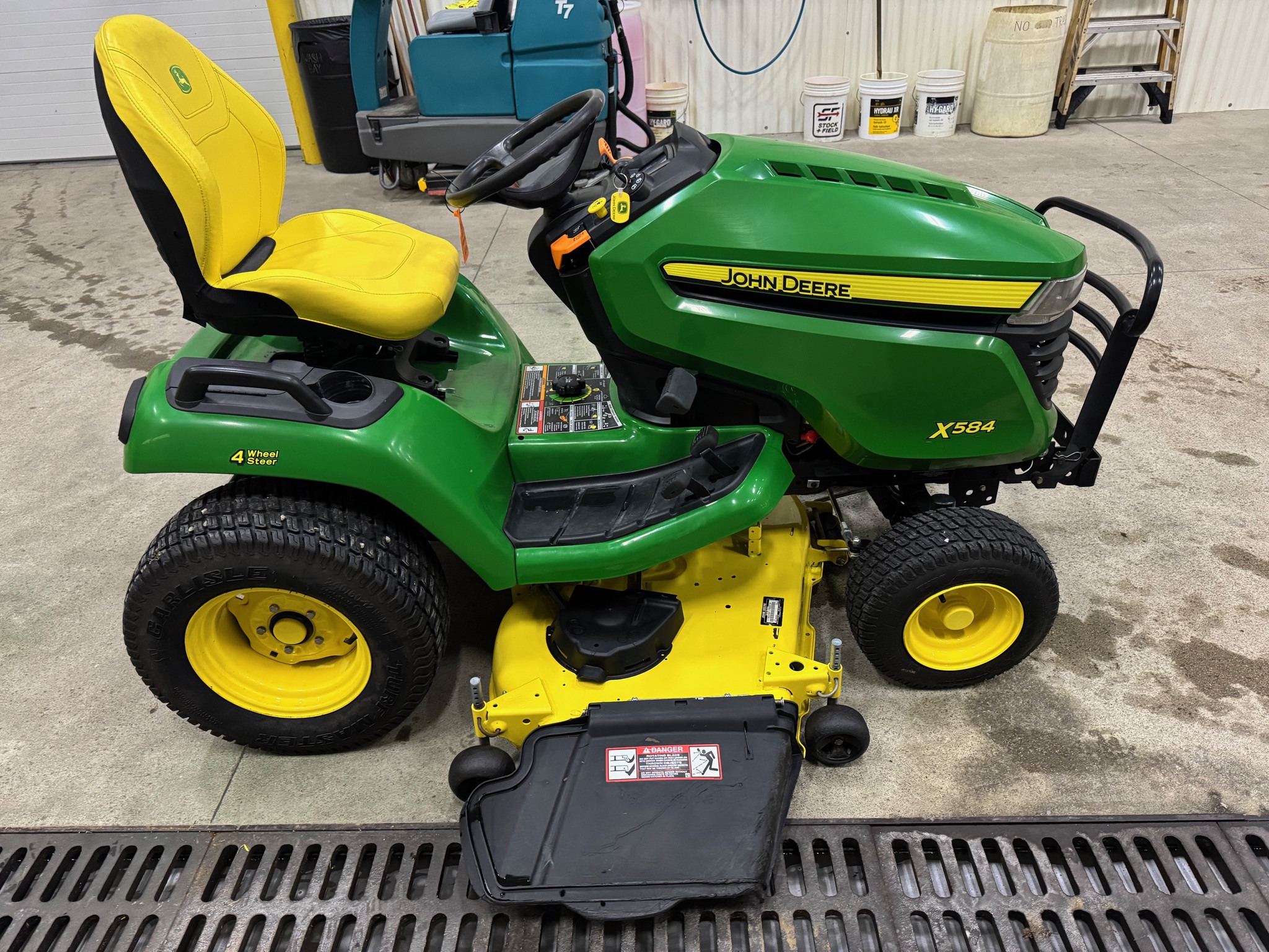 2021 John Deere X584 Image 8