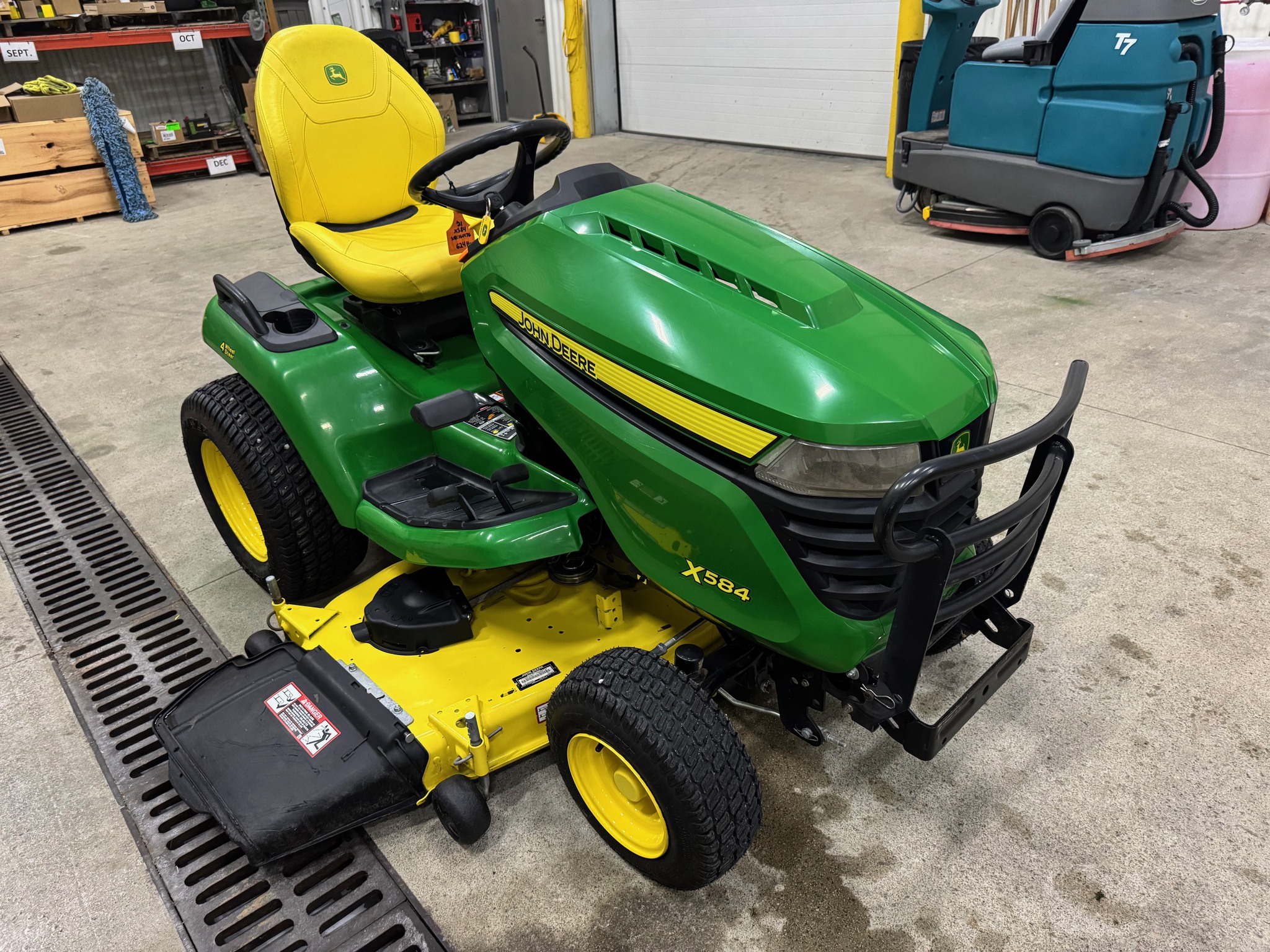2021 John Deere X584 Image 9
