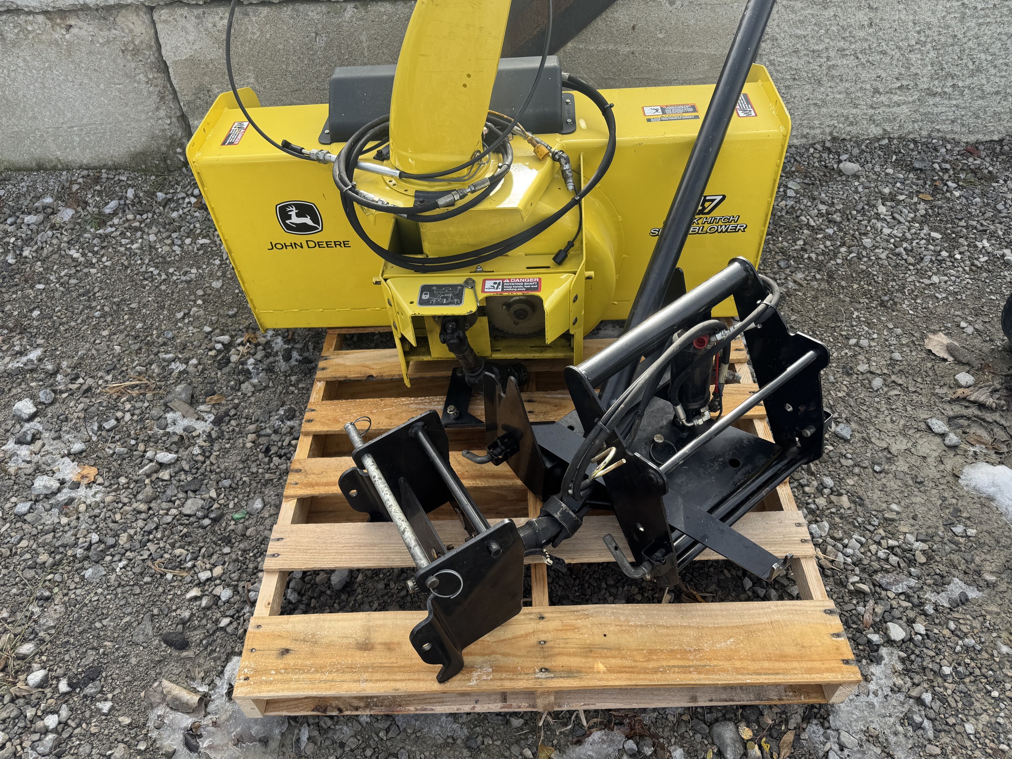 2014 John Deere 47 snowblower Image 10