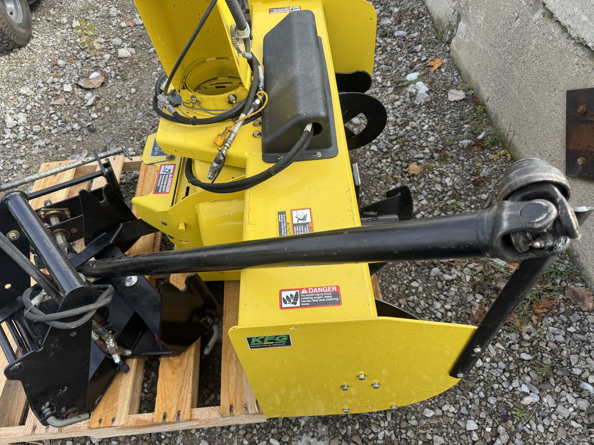 2014 John Deere 47 snowblower Image 7