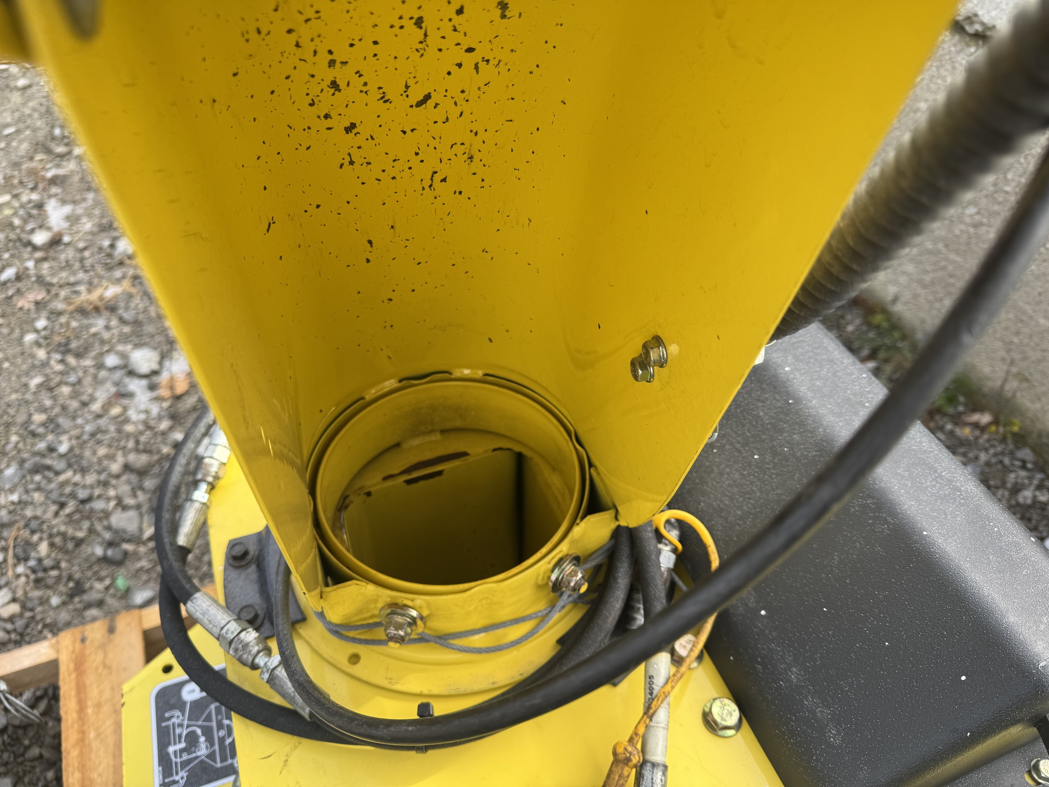 2014 John Deere 47 snowblower Image 9