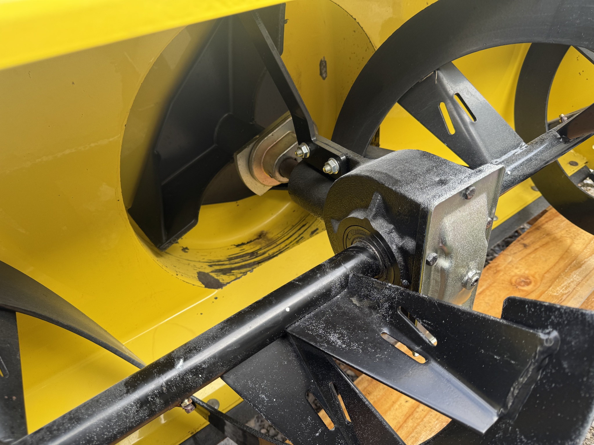 2014 John Deere 47 snowblower Image 4