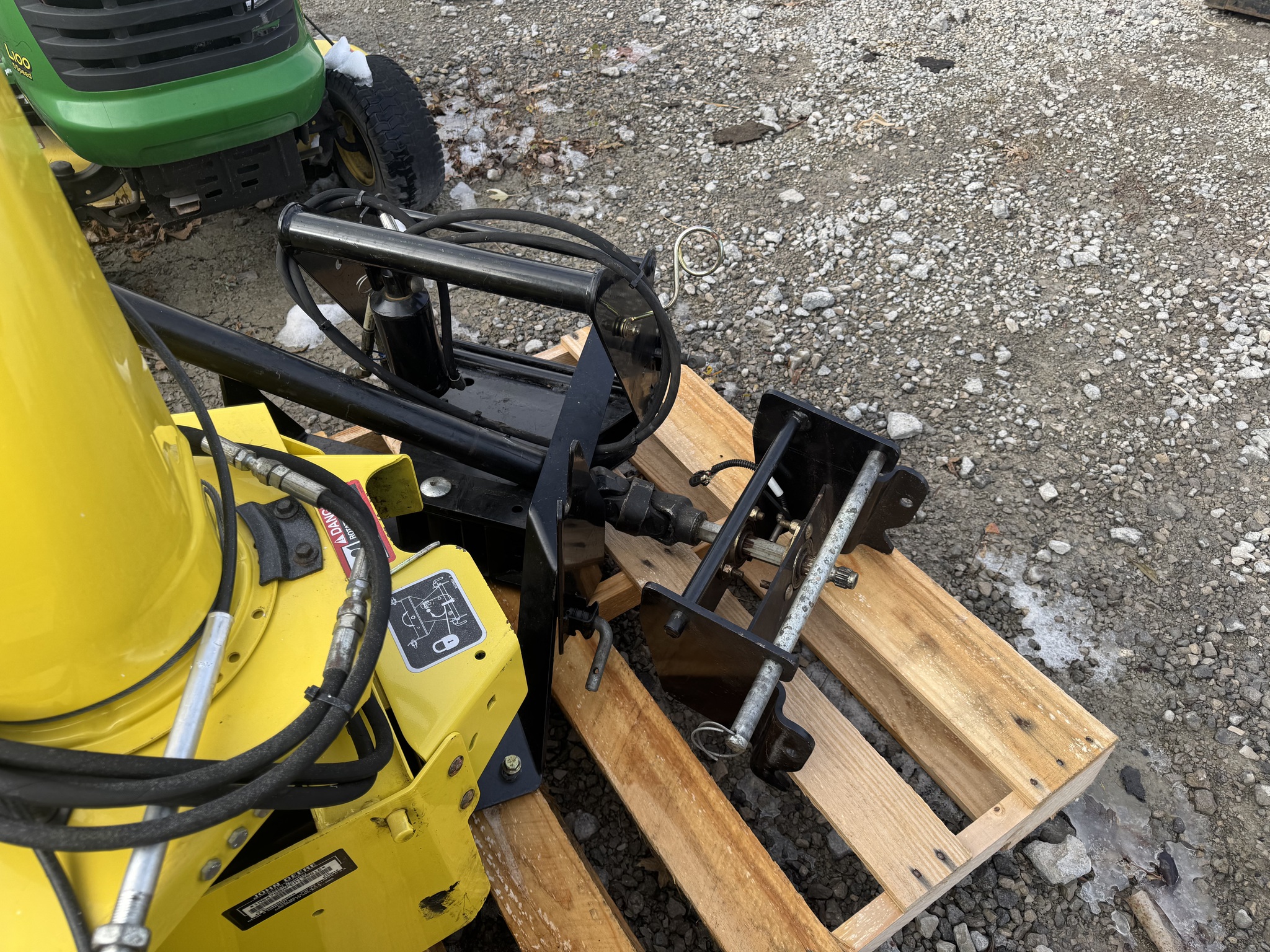 2014 John Deere 47 snowblower Image 12