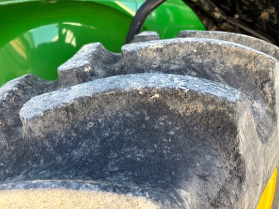 2013 John-Deere 7230R