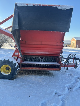 Used 2016 Highline CFR650 Bale Grinders & Feeders at Horizon Ag & Turf in Falher, AB - Photo6