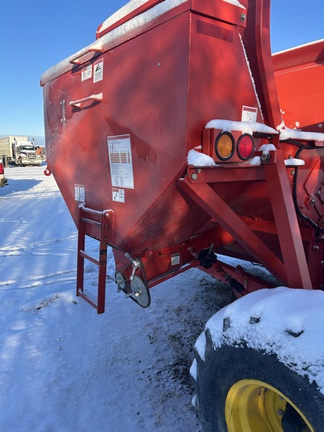 Used 2016 Highline CFR650 Bale Grinders & Feeders at Horizon Ag & Turf in Falher, AB - Photo8
