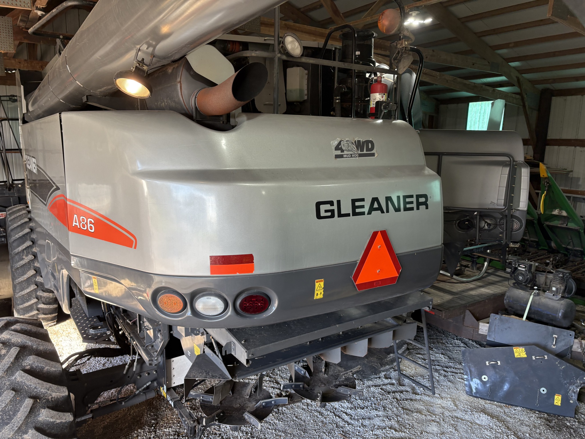 2009 Gleaner A86 Image 17