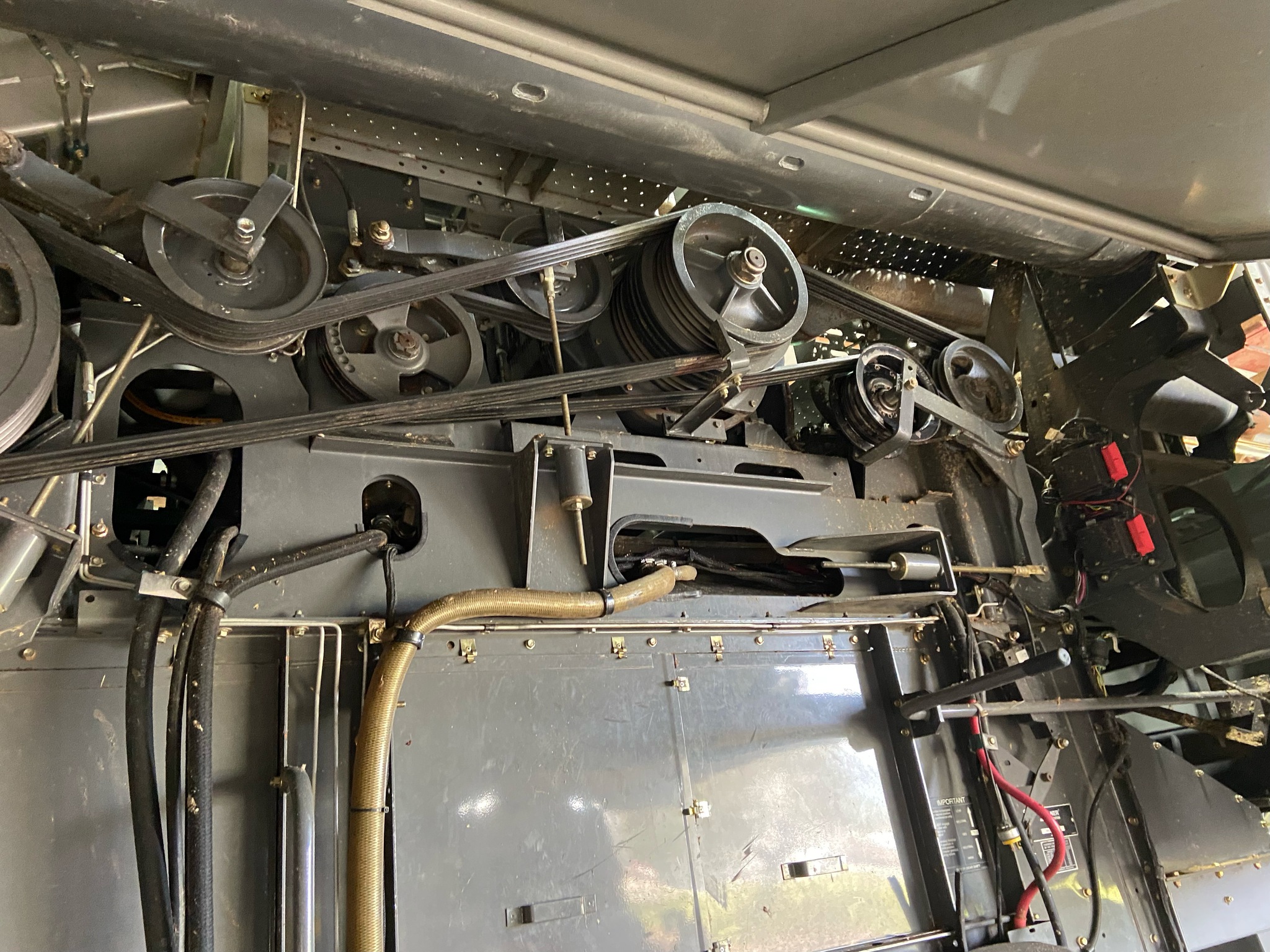 2009 Gleaner A86 Image 34