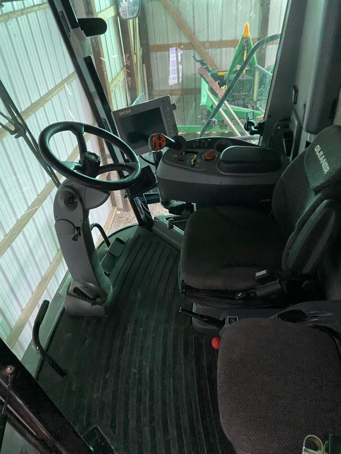 2009 Gleaner A86 Image 39