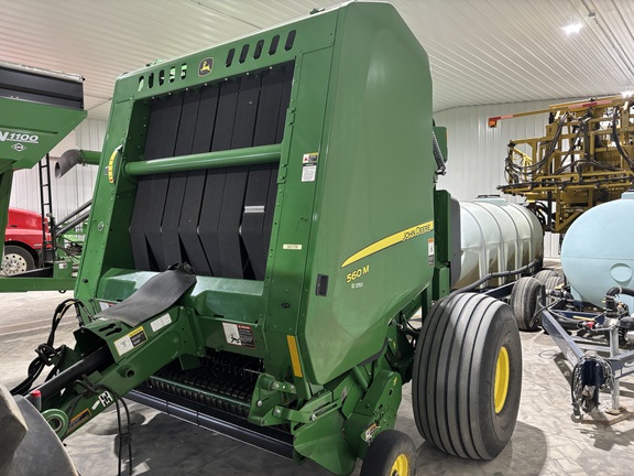  John Deere 560M